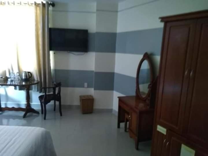 Khách Sạn Long Tỵ Cà Mau Exterior foto